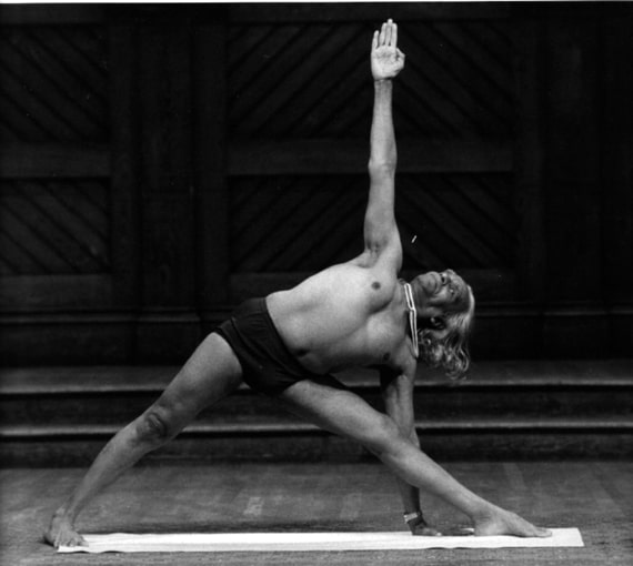 Iyengar yoga min
